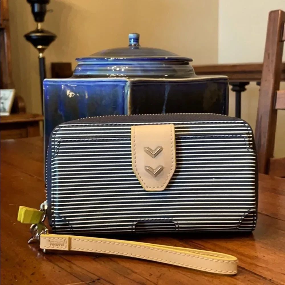 Stella & Dot Navy Stripe Madison Tech Wristlet